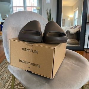 Yeezy 2021 mens slide in soot